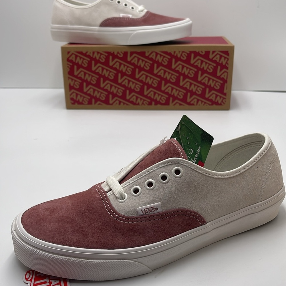 Vans WMNS Authentic
Pig Suede Withered Rose
VN000BW5CHO
Sneakers - Picture 15 of 16